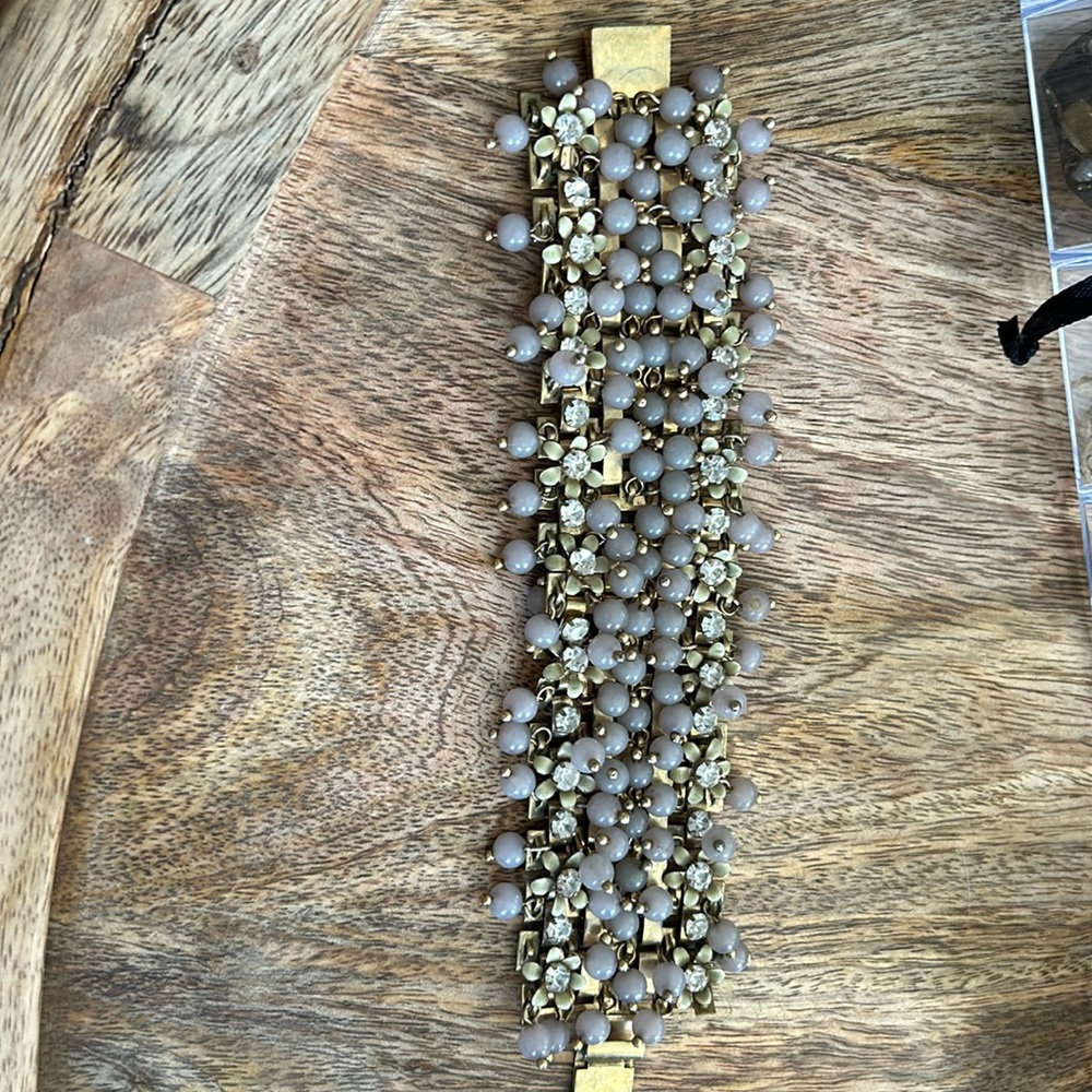 J.Crew Signed Cluster GoldTone Crystals Flowers Grey Lucite Beaded 7.5” Bracelet